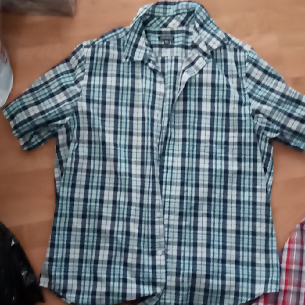 2 shirts - Picture 2 of 6